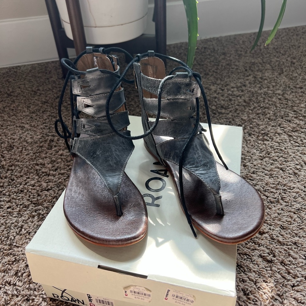 Roan size 8 gladiator sandal
